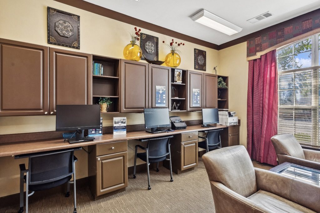 Computer lounge at Longwood Vista Apartment Homes in Atlanta GA